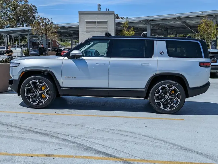 Rivian R1S Large pack
